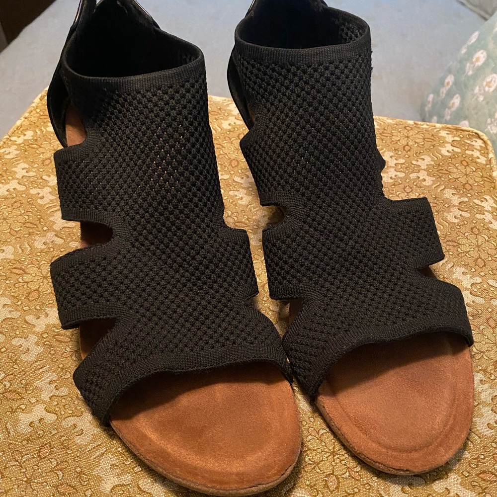 Size 11 Euro Soft sandals